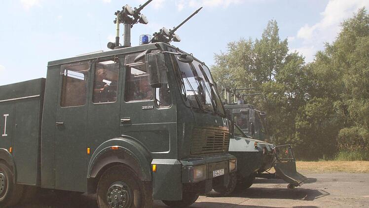 Also setzt die Polizei Wasserwerfer ein.
