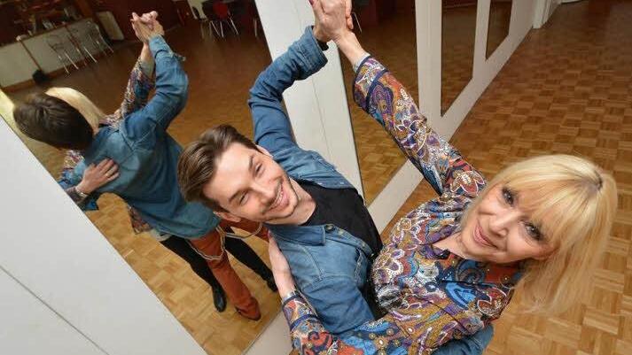 Marius Iepure beim Training mit Schlagerstar Cindy Berger für "Let's dance". Foto: RTL
