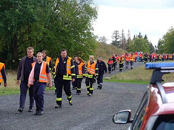 Im Notfall werden 800 Helfer alarmiert. Bei der Großübung wurde getestet, ob die auch zum Einsatzort kommen würden. Fotos: Gerd Schaar