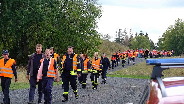 Im Notfall werden 800 Helfer alarmiert. Bei der Großübung wurde getestet, ob die auch zum Einsatzort kommen würden. Fotos: Gerd Schaar