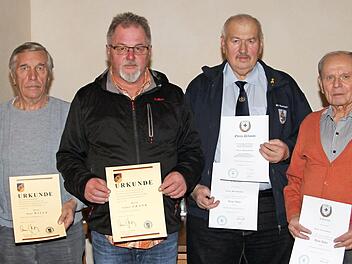 Ehrungen bei der Reservisten- und Soldatenkameradschaft Ebelsbach, von links: Ewald Vogel, Peter Wille, Volker Frank, das neue Ehrenmitglied Alois Hartmann, Otto Virnekäs und Franz Sennefelder  Foto: gg