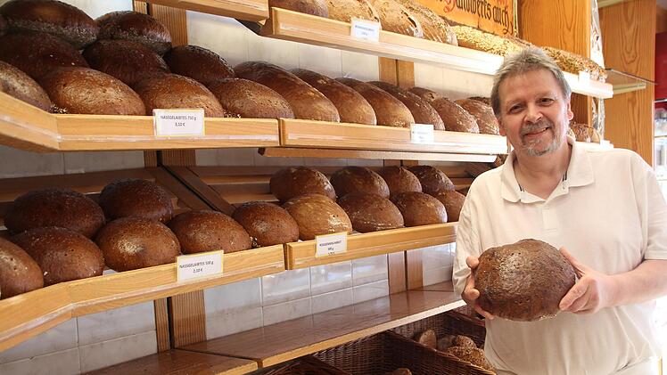 Heribert Hedrich ist seit über 40 Jahren als Bäcker aktiv. Und das mit Erfolg: Erneut heimste er den bayerischen Staatsehrenpreis für sein Brot ein.