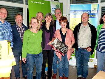Vorstand und Mitarbeiter des BN freuen sich über die gelungene Veranstaltung (von links): Ingo Queck, Theo Hein, Elisabeth Assmann, Oswald Türbl, Referentin Dr. Christine Margraf, Franz Zang, Hannelore Rundell, Karl Schwarz und Dr. Simone Hepp.  Foto: Walter Hartmann