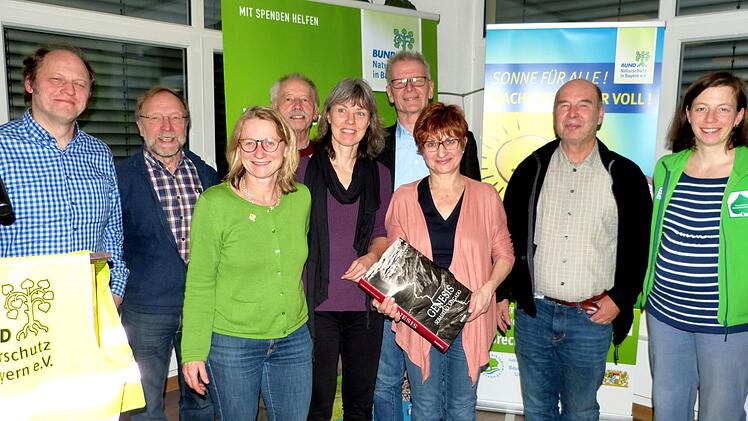 Vorstand und Mitarbeiter des BN freuen sich über die gelungene Veranstaltung (von links): Ingo Queck, Theo Hein, Elisabeth Assmann, Oswald Türbl, Referentin Dr. Christine Margraf, Franz Zang, Hannelore Rundell, Karl Schwarz und Dr. Simone Hepp.  Foto: Walter Hartmann