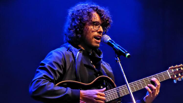Samu Neves verzaubterte die Zuhörer beim Auftakt des dritten Festival-Wochenendes von "Coltur" mit brasilianischen Klängen.Foto: Jochen Berger