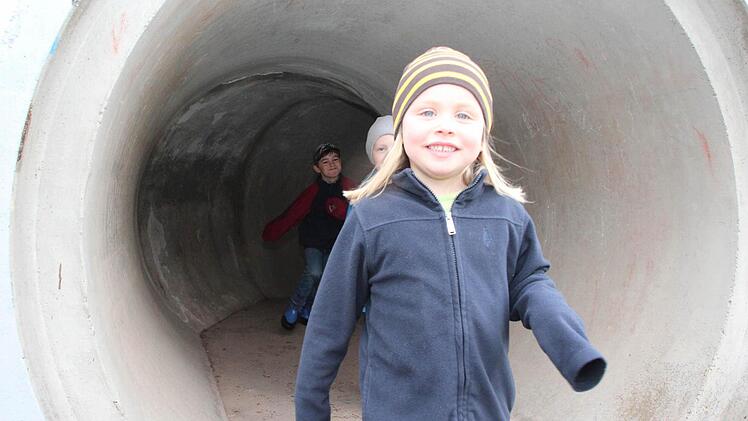 Auch Sarah liebt den Tunnel.