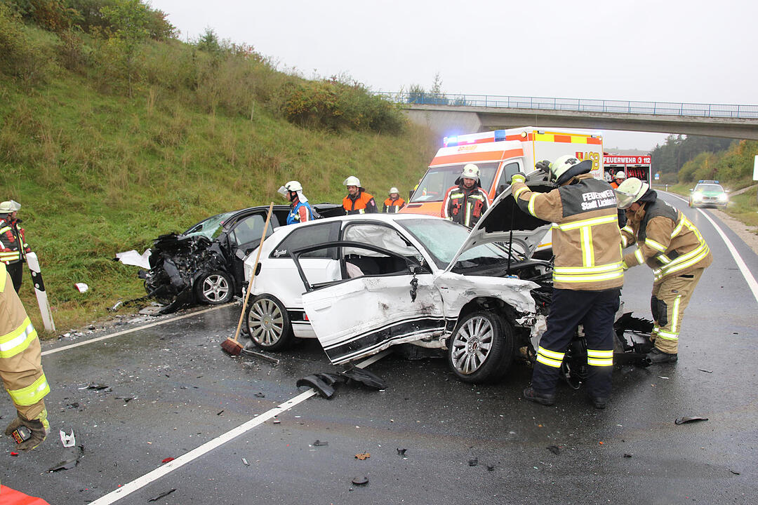 Zwei Schwerverletzte bei Verkehrsunfal an A73