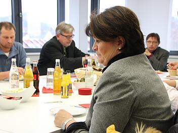 Für einen Dialog mit dem Verbraucher appellierte Kreisbäuerin Beate Opel. Mit im Bild (von links) Milchbauer Alexander Eber, der Leiter des Amts für Landwirtschaft, Guido Winter, und BR-Redaktionsleiter Alexander Müller.Jochen Nützel