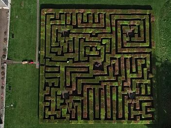 Ganz so verwirrend wie hier auf dem Symbolfoto wird das Mais-Labyrinth der Familie Kessler in Dittlofsrofa wohl nicht sein. Sie hat ein Maisfeld in ein Labyrinth verwandelt mit einigen Stationen im Inneren.  Foto: Owen Humphreys/PA Wire/dpa