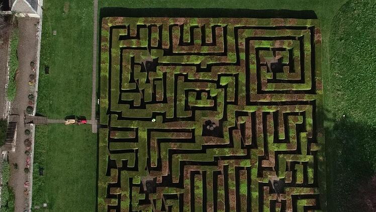 Ganz so verwirrend wie hier auf dem Symbolfoto wird das Mais-Labyrinth der Familie Kessler in Dittlofsrofa wohl nicht sein. Sie hat ein Maisfeld in ein Labyrinth verwandelt mit einigen Stationen im Inneren.  Foto: Owen Humphreys/PA Wire/dpa