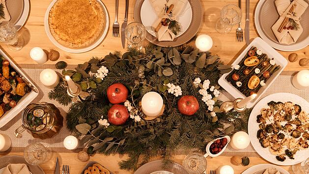 Auch die richtige Deko kann zu einem gelungenem Weihnachtsessen beitragen.