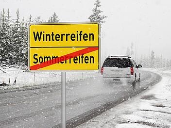 22-J&auml;hriger verursacht Kollision - er war noch mit Sommerreifen unterwegs