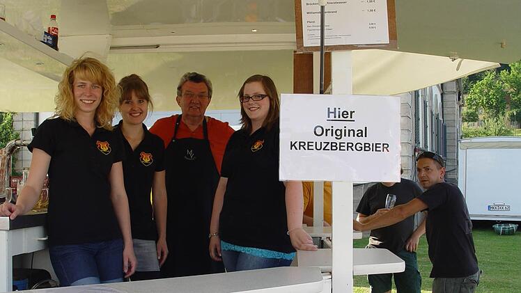 Musikverein Sannerz bietet Kreuzbergbier an. Foto: Brigitta Kempe-Wolf