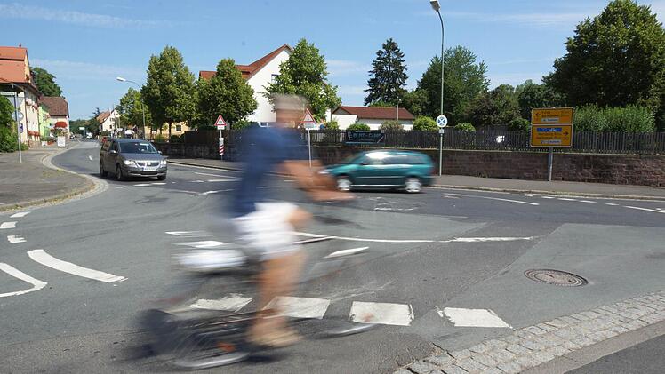 An dem Knotenpunkt Saaletalstraße und Bahnhofstraße stehen Umleitungen bevor.Foto: Archiv/ Arkadius Guzy