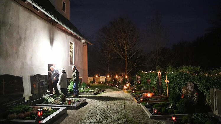 Lichter zur Christmette Foto: Franz Galster
