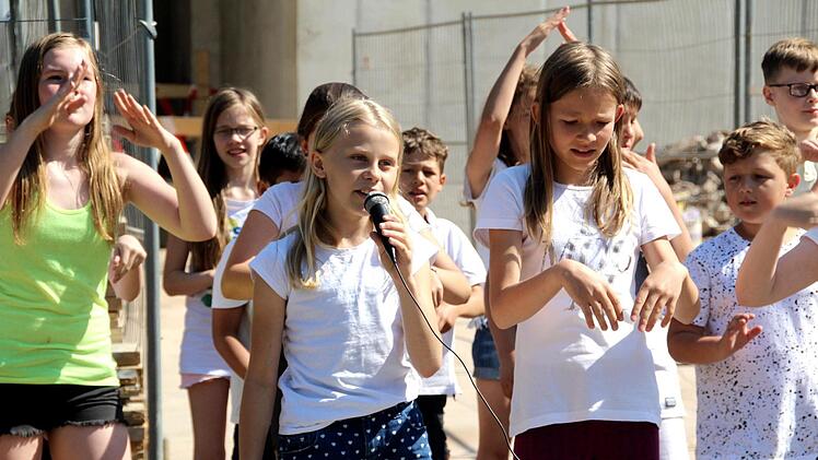 Am Erweiterungsbau der Carl-Platz-Schule wurde Richtfest gefeiert.  Foto: Richard Sänger