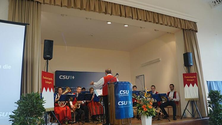 Die Frankenkapelle unter der Leitung von Christian Heilmann sorgte f&uuml;r musikalische Untermalung der Veranstaltung.