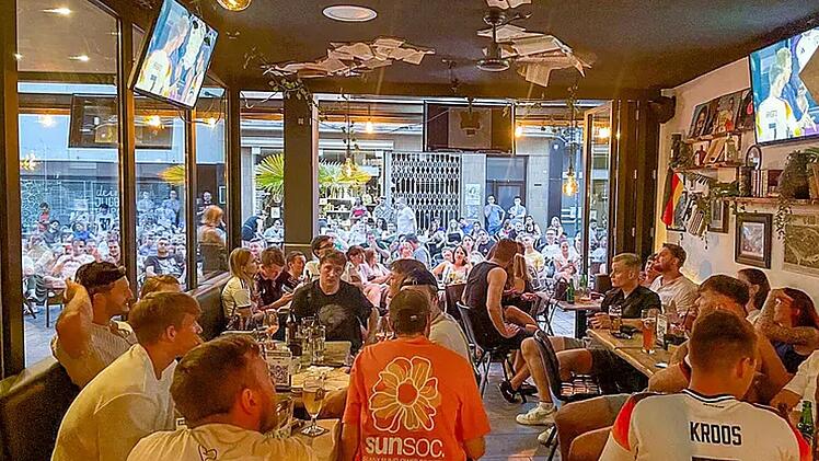 Public Viewing in Coburg: Hier k&ouml;nnen Fu&szlig;ballfans die Weltmeisterschaft 2026 schauen