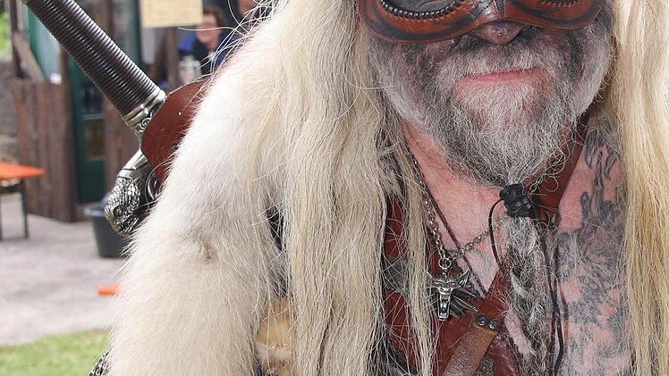 Furchterregend sahen die Barbaren auf der Lauterburg aus. Foto: Michael Stelzner