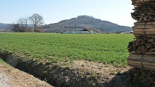 Auf dieser noch landwirtschaftlich genutzten Fl&auml;che in Sichtweite der Mettermich soll die Kompostanlage entstehen.