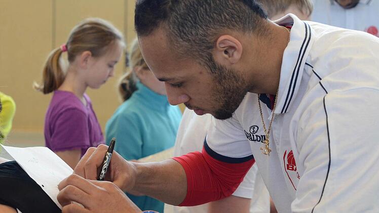 Autogramme gab es natürlich auch.