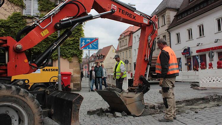 Ende im Gelände ist beim Katharinenspital in der Bamberger Straße. Das Parkhaus Kronengarten ist jedoch vom Rathausplatz aus, oder von der Wiesentstraße kommend, noch erreichbar.  Fotos: Andreas Oswald