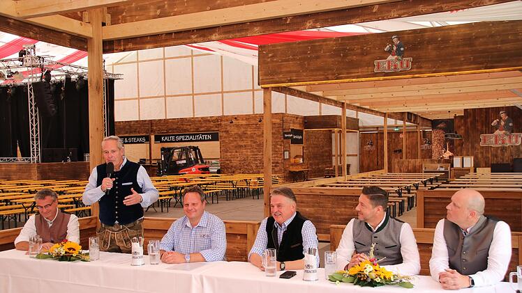 Der Probeanstich zur Bierwoche 2022 ist geglückt. Foto: Jürgen Gärtner
