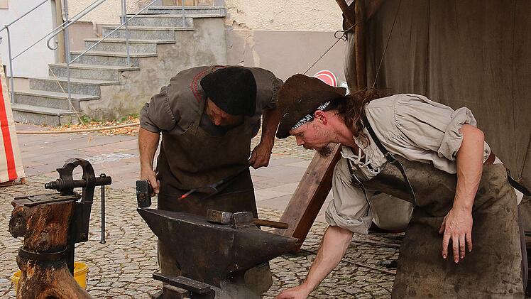 Die beiden Schmiede ließen ein altes Handwerk wiederaufleben. Foto: Dieter Britz