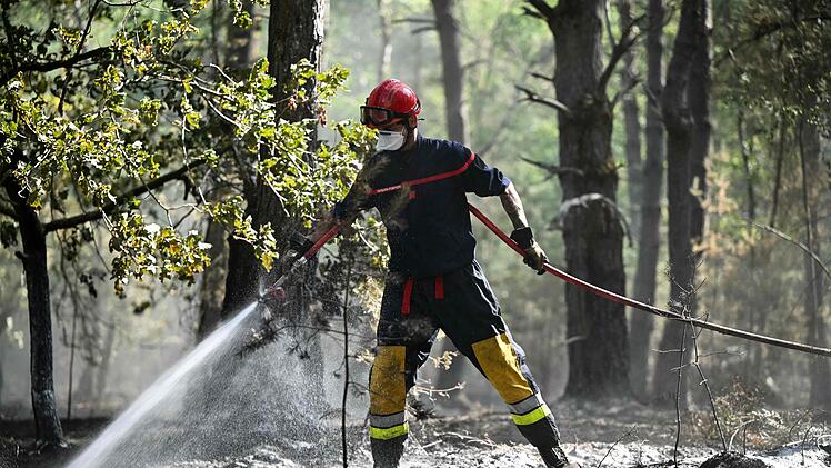 Waldbrand bei Paris