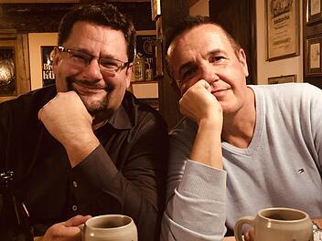 Stefan Wicklein und Thomas Auer (von links) sind Kanzler und Pr&auml;sident der Kroniche Fousanaocht. Im Doppelinterview &auml;u&szlig;ern sie sich zu den Herausforderungen der kommenden Session. Foto: Corinna R&ouml;sler