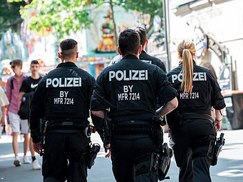 Polizei auf der Bergkirchweih in Erlangen