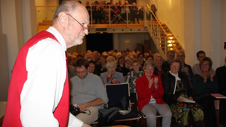 Die Lacher hatte Reinhold Schmitt in St. Gereon den ganzen Abend auf seiner Seite.  Fotos: Ekkehard Roepert