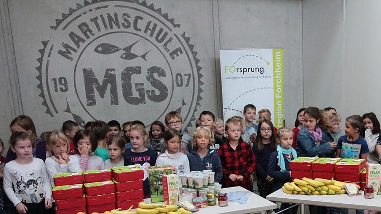 Drei Erdgeschoss-Räume im neuen Schulgebäude in Kersbach sind bis auf weiteres gesperrt. Erst im September 2017 startete der Unterricht, als erste öffentliche Veranstaltung fand die Übergabe der "Lunchi-Boxen" statt. Foto: Archiv