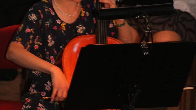 Klara Gollner war mit elf Jahren die Jüngste beim Solistenkonzert in der Kreuzkirche. Foto: Sonny Adam