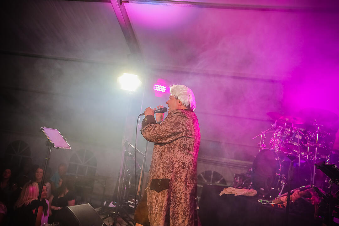 Samstagsparty im Festzelt!