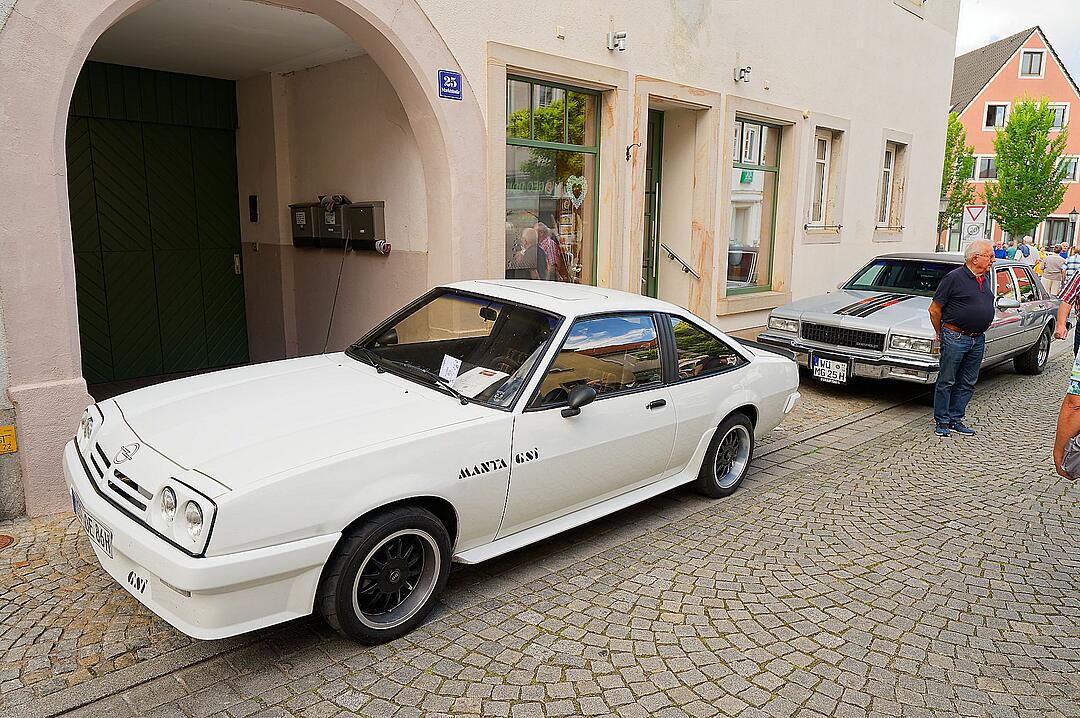 Historische Automobile und Motorräder