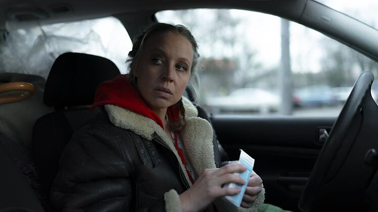 Gro&szlig;artiges Frauenportr&auml;t: Nina Proll als gefallenes Faschings-Rotk&auml;ppchen im M&uuml;nchener "Tatort: Kehraus".