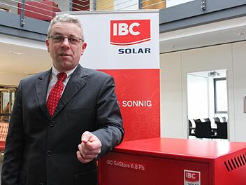 Jörg Eggersdorfer ist seit 2010 Finanzvorstand bei der IBC Solar AG in Bad Staffelstein. Fotos: Christian Bauriedel