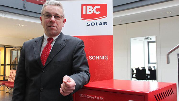 Jörg Eggersdorfer ist seit 2010 Finanzvorstand bei der IBC Solar AG in Bad Staffelstein. Fotos: Christian Bauriedel