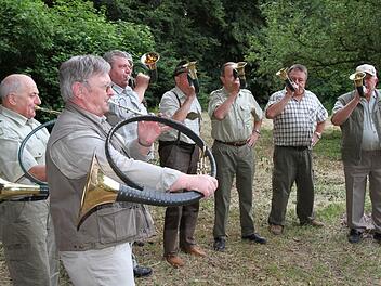 Die Jagdhornbläser der Kreisgruppe Forchheim eröffneten das Heunhüttengespräch. Foto: Mathias Erlwein