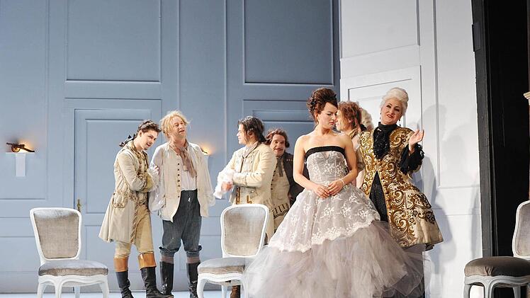 Szene aus dem "Rosenkavalier" am Landestheater Coburg.Foto: Andrea Kremper