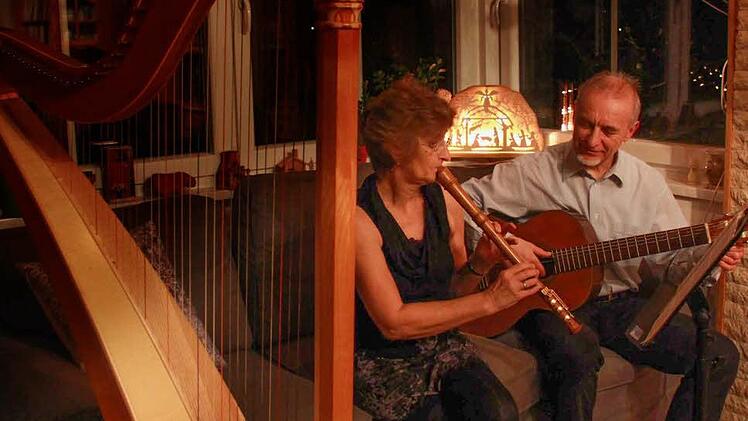 Weihnachten ohne Musik? Unvorstellbar. Musiker wie Pia und Thomas Betzer aus Münnerstadt erklären, warum sie für uns so wichtig ist. Foto: Carmen Schmitt