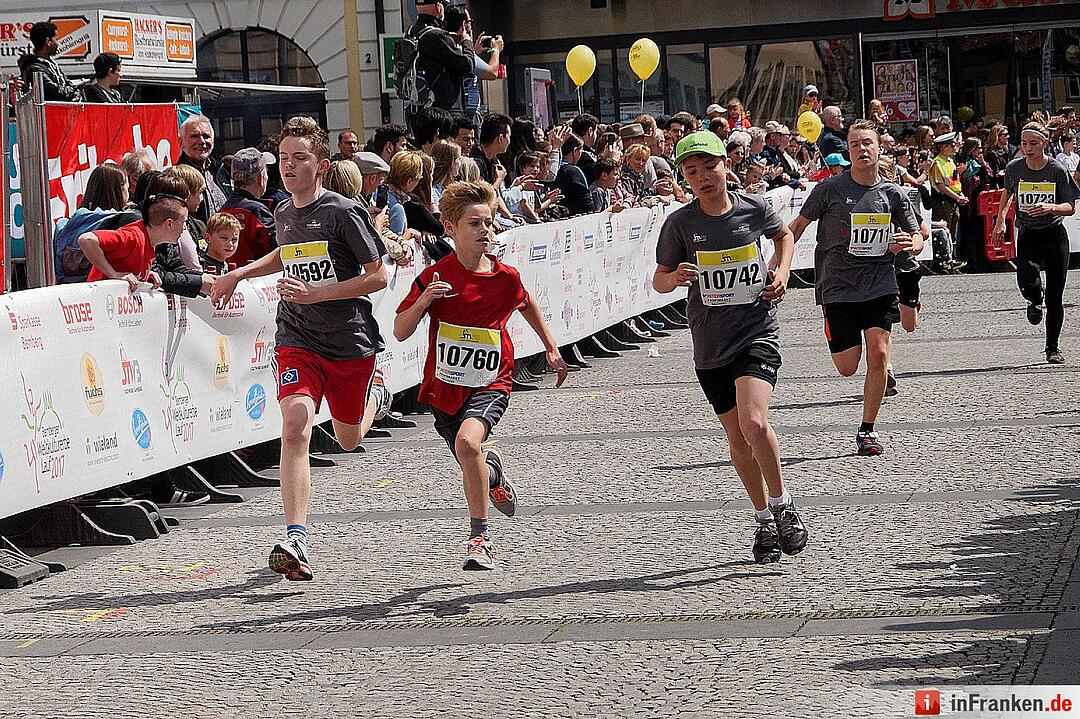 Weltkulturerbelauf 2017 in Bamberg: Der Zieleinlauf am Maxplatz