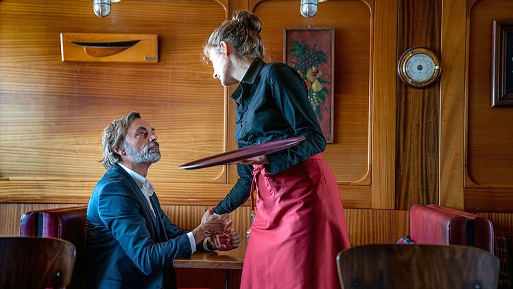 Jodoc Luzel (Peter Benedict) und  Sieren Cléac (Amy Benkenstein) - wer droht hier wem?