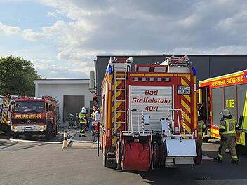 Supermarkt in Bad Staffelstein evakuiert: Feuerwehr bek&auml;mpft Rauchentwicklung