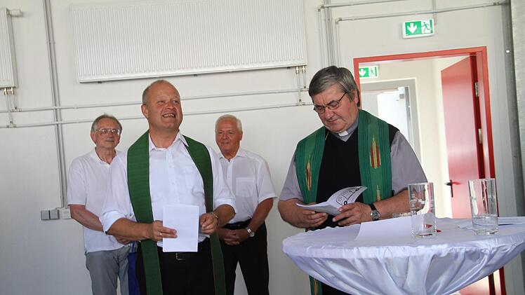 Den kirchlichen Segen spendeten der evangelische Pfarrer Matthias Hain (Foto Mitte links) und sein katholischer Amtsbruder Pfarrer Diter Glaeser