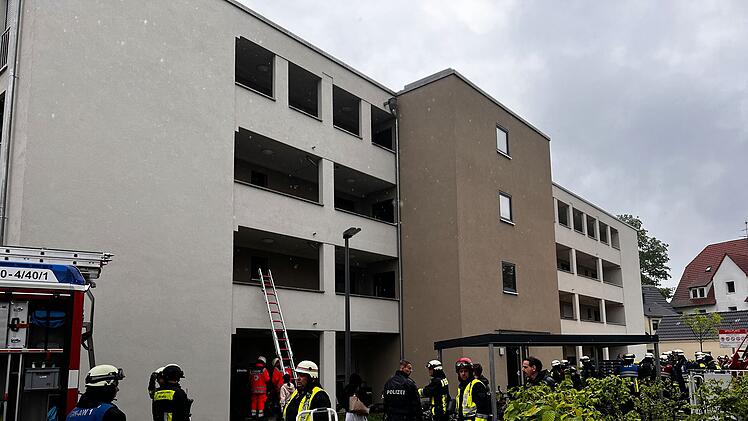 Wohnungsbrand in Nürnberg: Berufsfeuerwehr im Einsatz