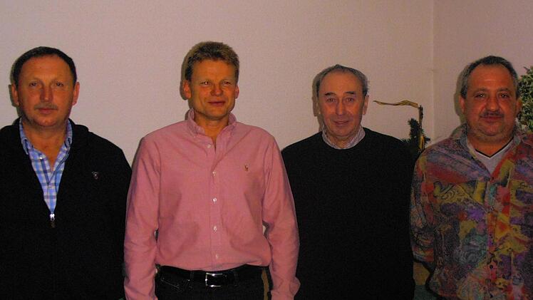 Edgar Koch (2. von links) dankte seinen Mitarbeitern (von links) Kilian Schärpf, Günther Heinlein und Klaus Weissenberger.Foto: privat