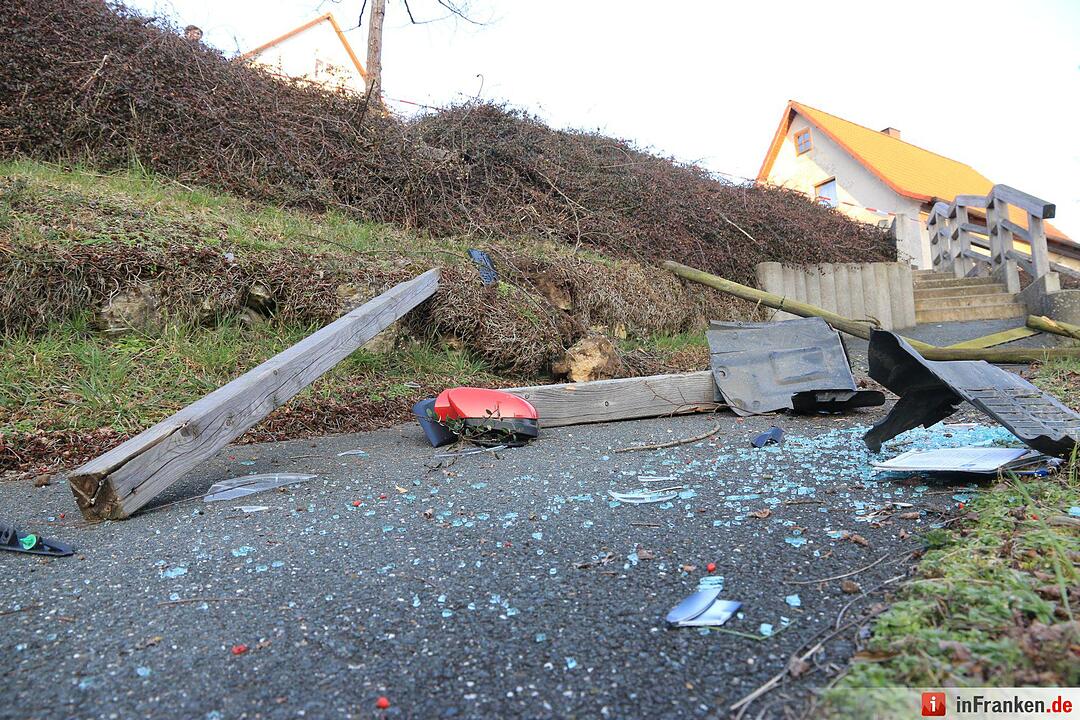 Pkw überschlägt sich in Hollfeld