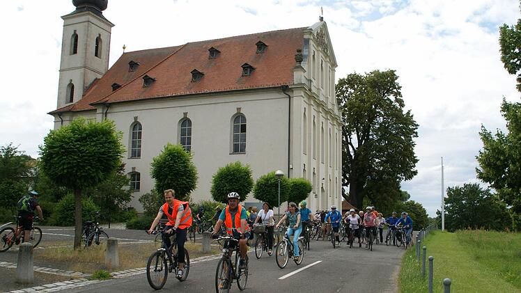 Rund 40 radelnde Musikfreunde nahmen das Angebot der Orgel-Radtour an, andere Gäste kamen per Pkw oder zu Fuß in die Orgelkonzerte in der Ritterkapelle in Haßfurt, in Maria Limbach und St. Michael in Zeil.